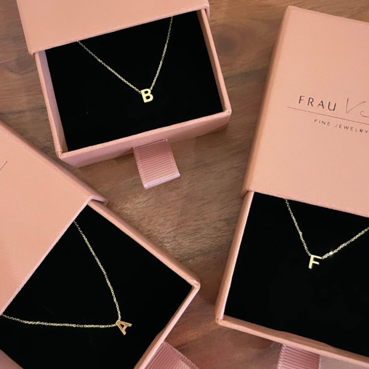 YOU – zarte Echtgold-Buchstaben-Halskette