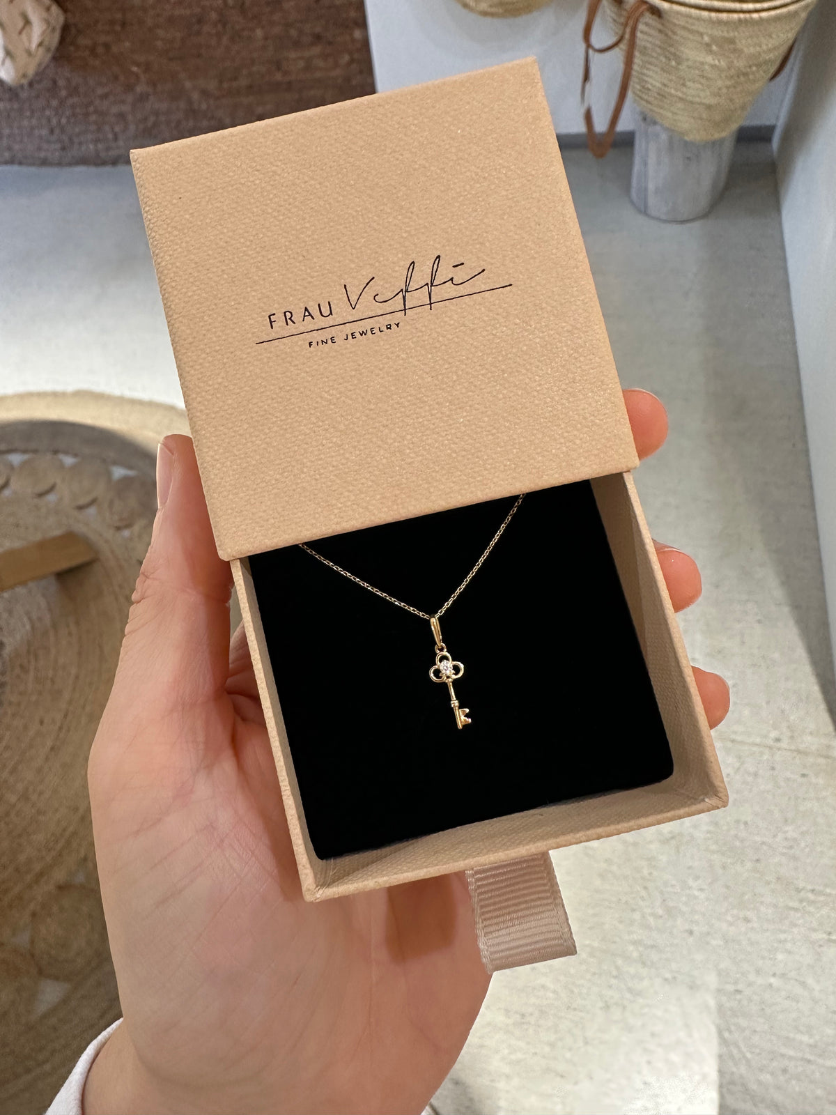 The Key – zarte Echtgold-Halskette mit Diamant