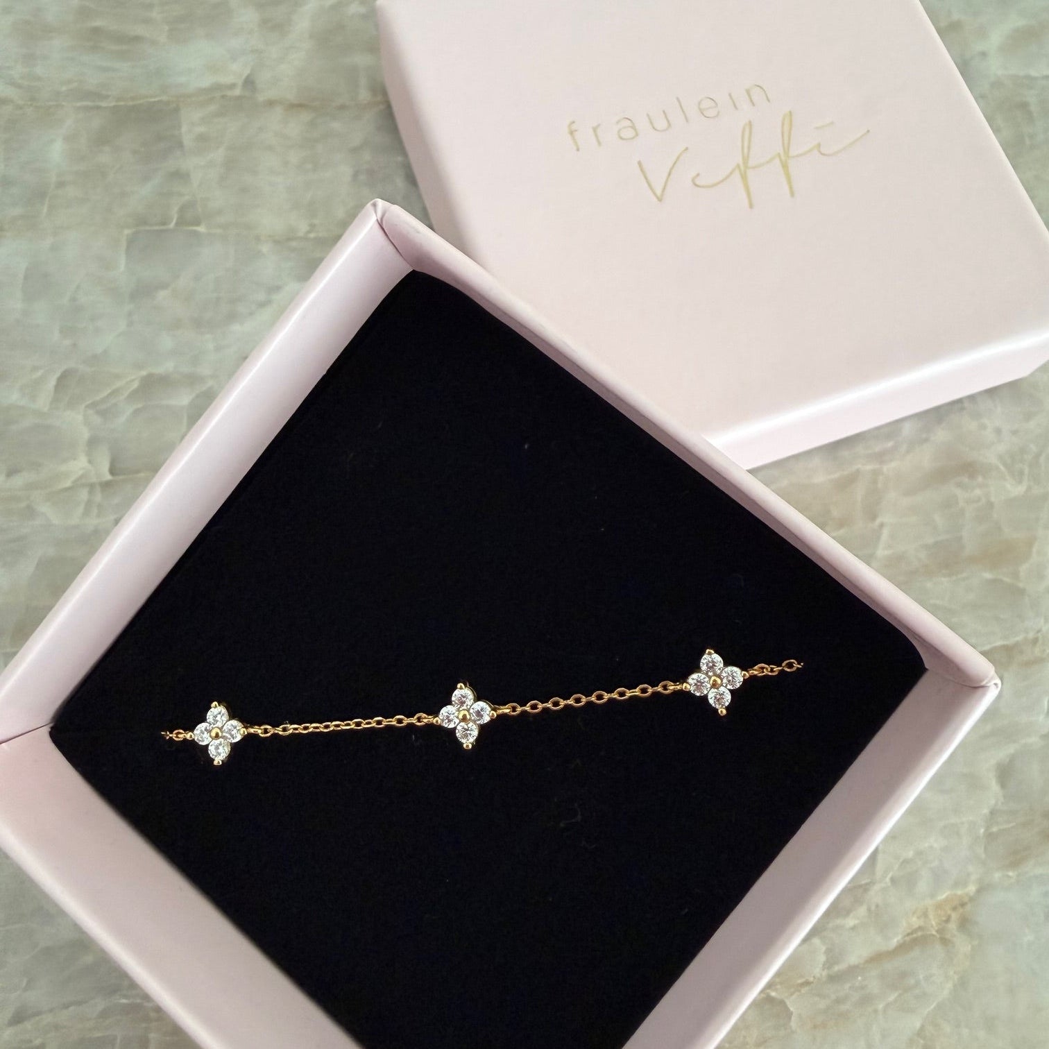 Louise - zartes Gold Vermeil Armband mit Zirkonia Glücksblume