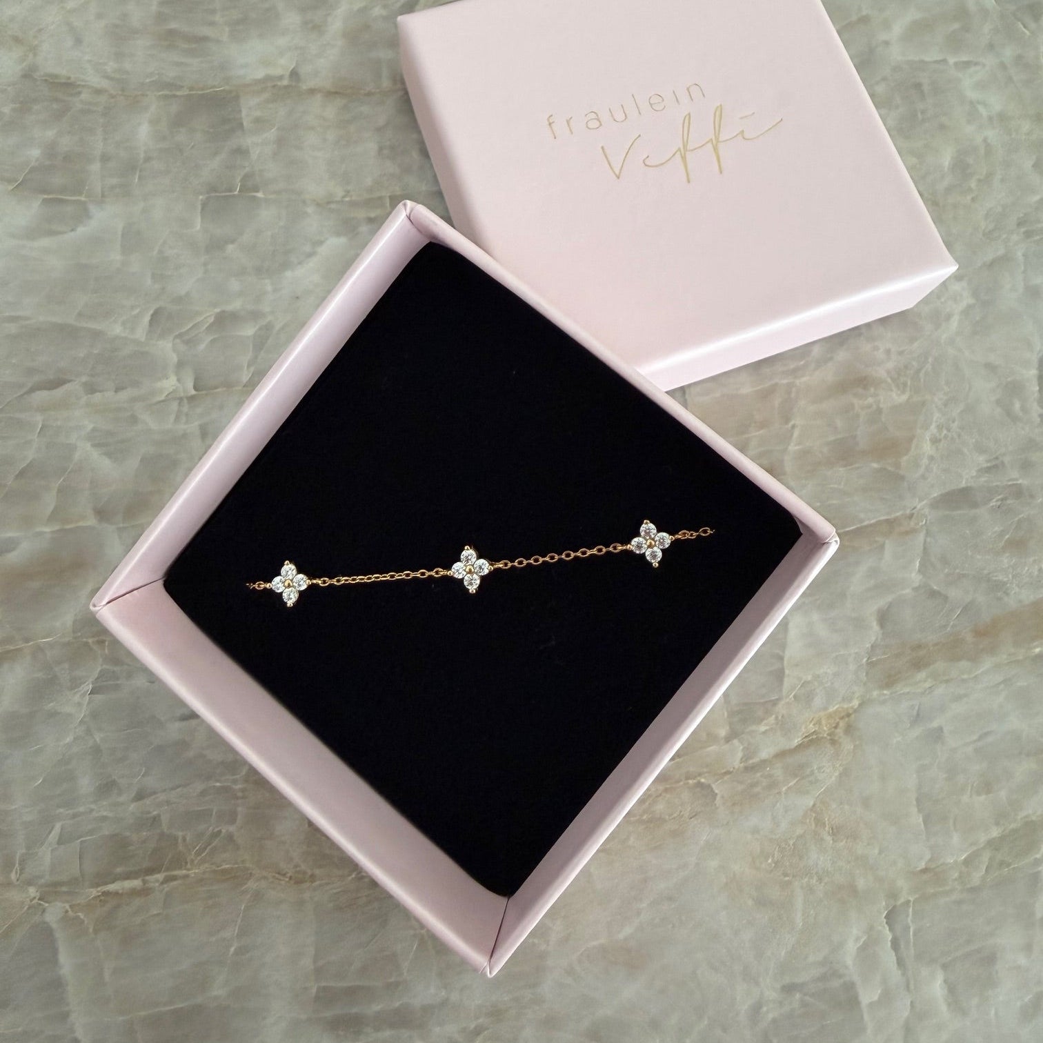 Louise - zartes Gold Vermeil Armband mit Zirkonia Glücksblume