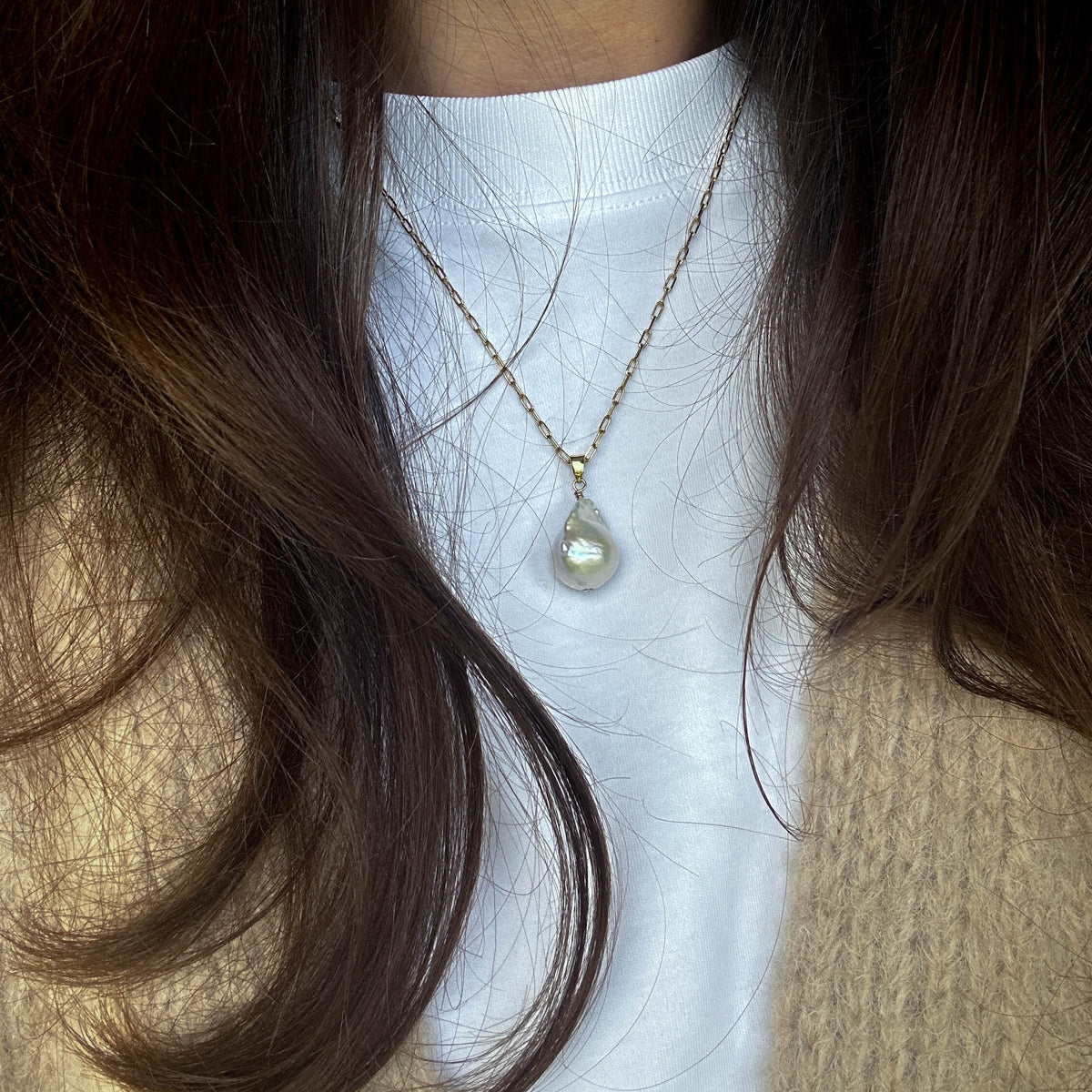 The Jane - Gliederhalskette mit naturbelassener Barockperle