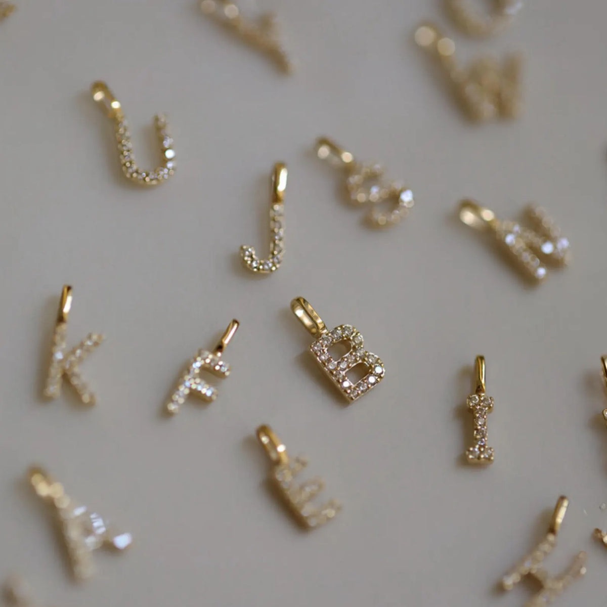 YOU - Gold Vermeil Letter Halskette mit Zirkonia Steinchen