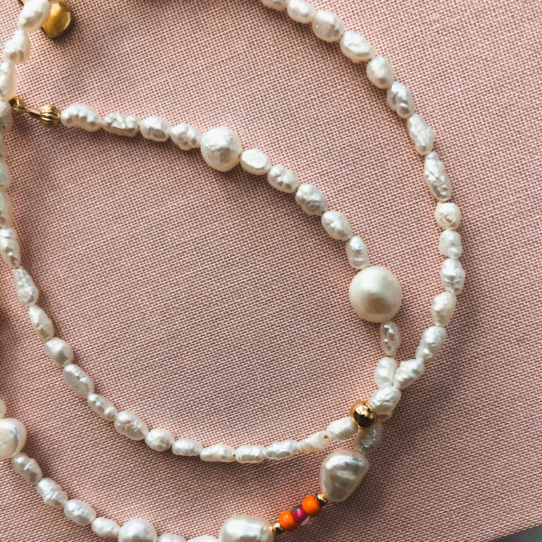 Carla - Süßwasserperlen-Halskette mit Goldperle