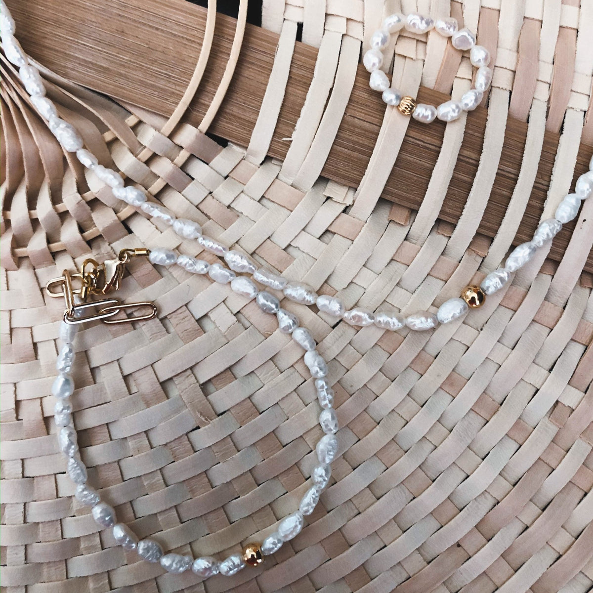 Carla - Süßwasserperlen-Halskette mit Goldperle