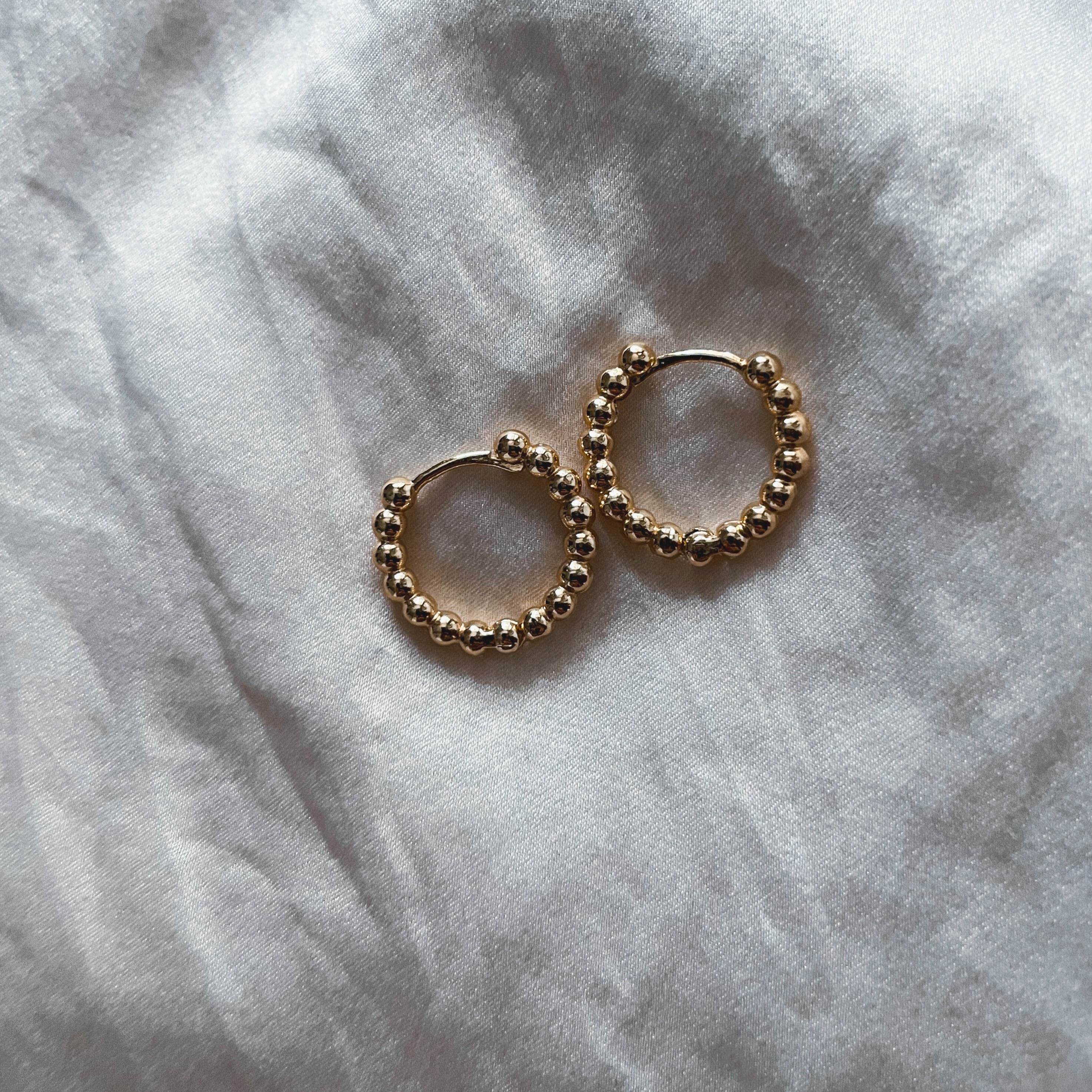 Lala - kleine Dot-Creolen 18 k Gold mikron plated
