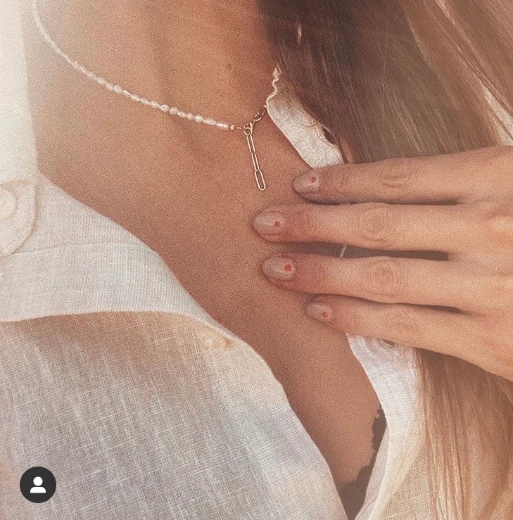 Carla - Süßwasserperlen-Halskette mit Goldperle