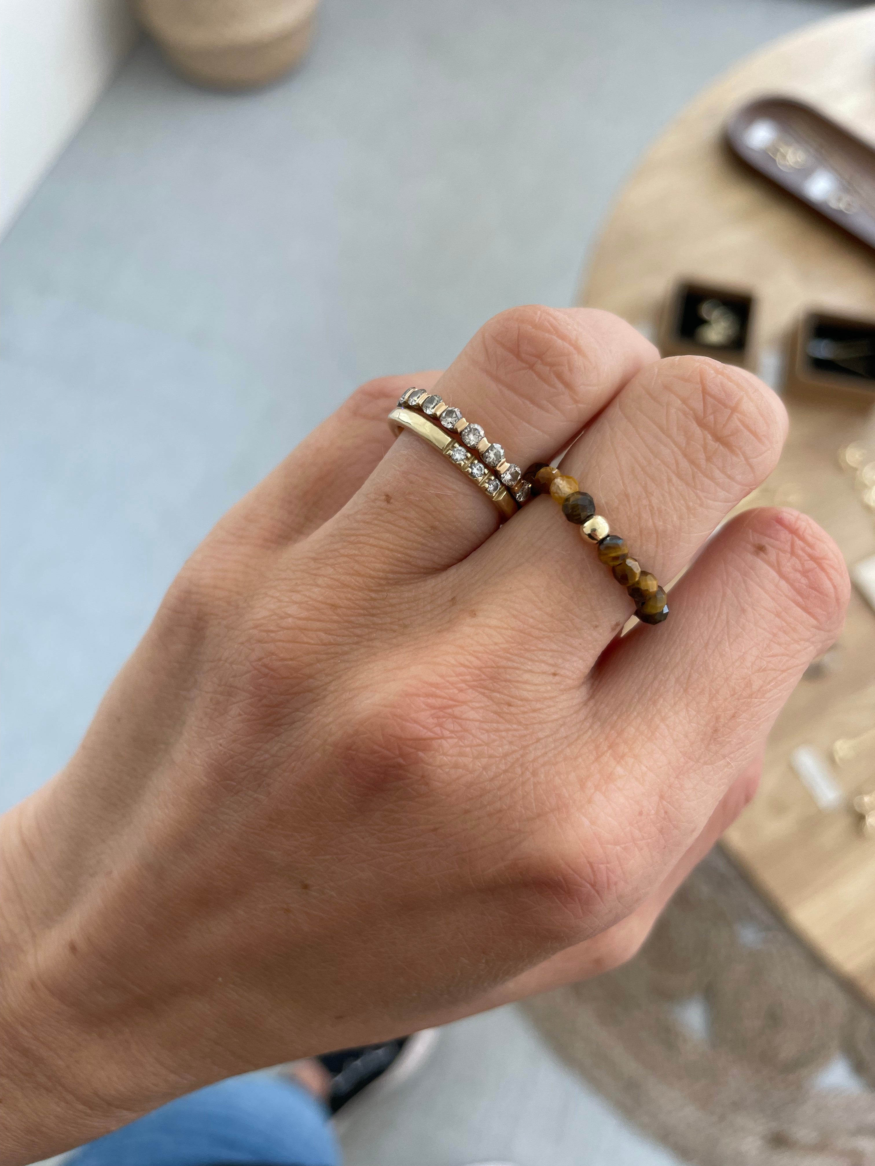 Edelstein - Ring in verschiedenen Heilstein-Varianten