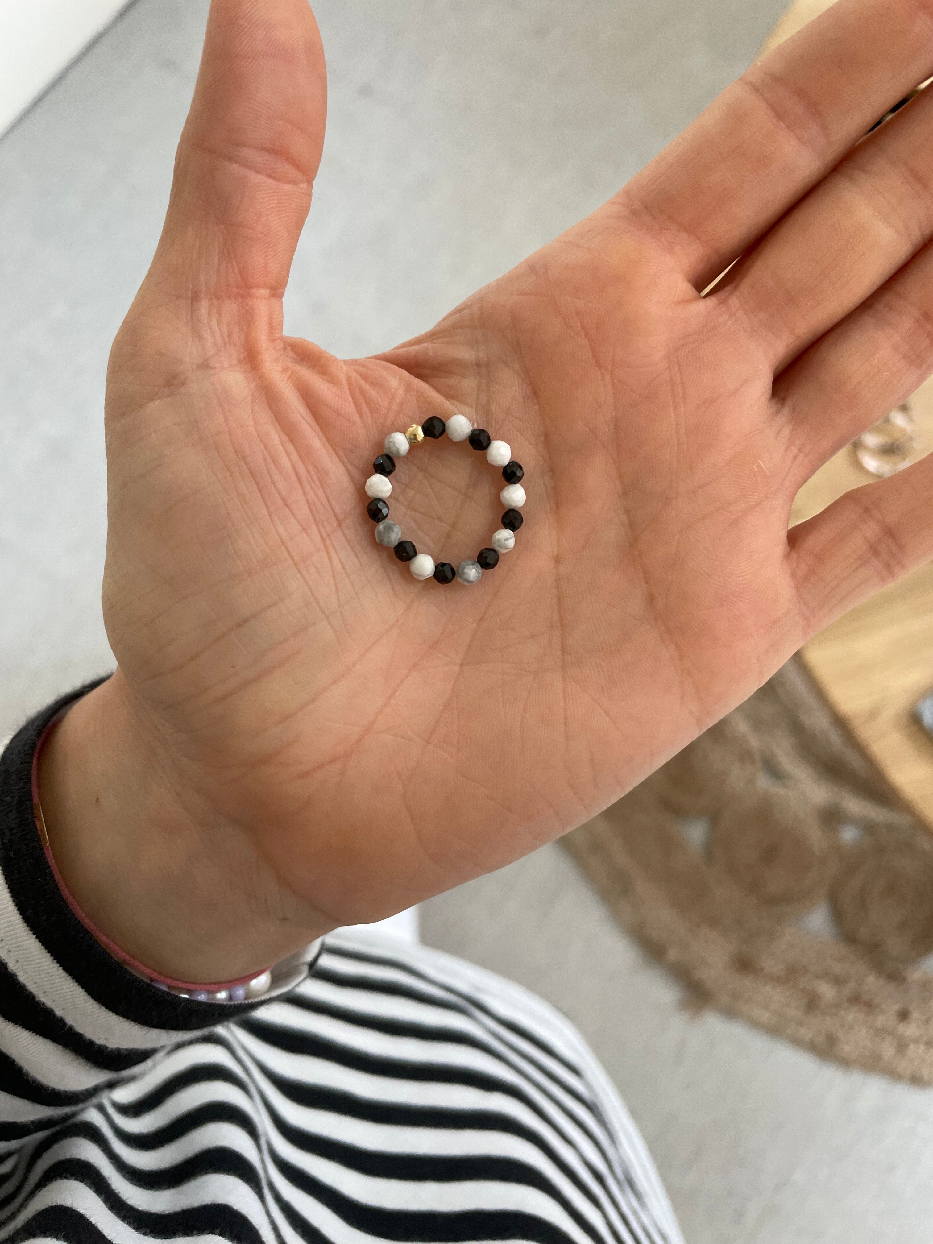 Edelstein - Ring in verschiedenen Heilstein-Varianten
