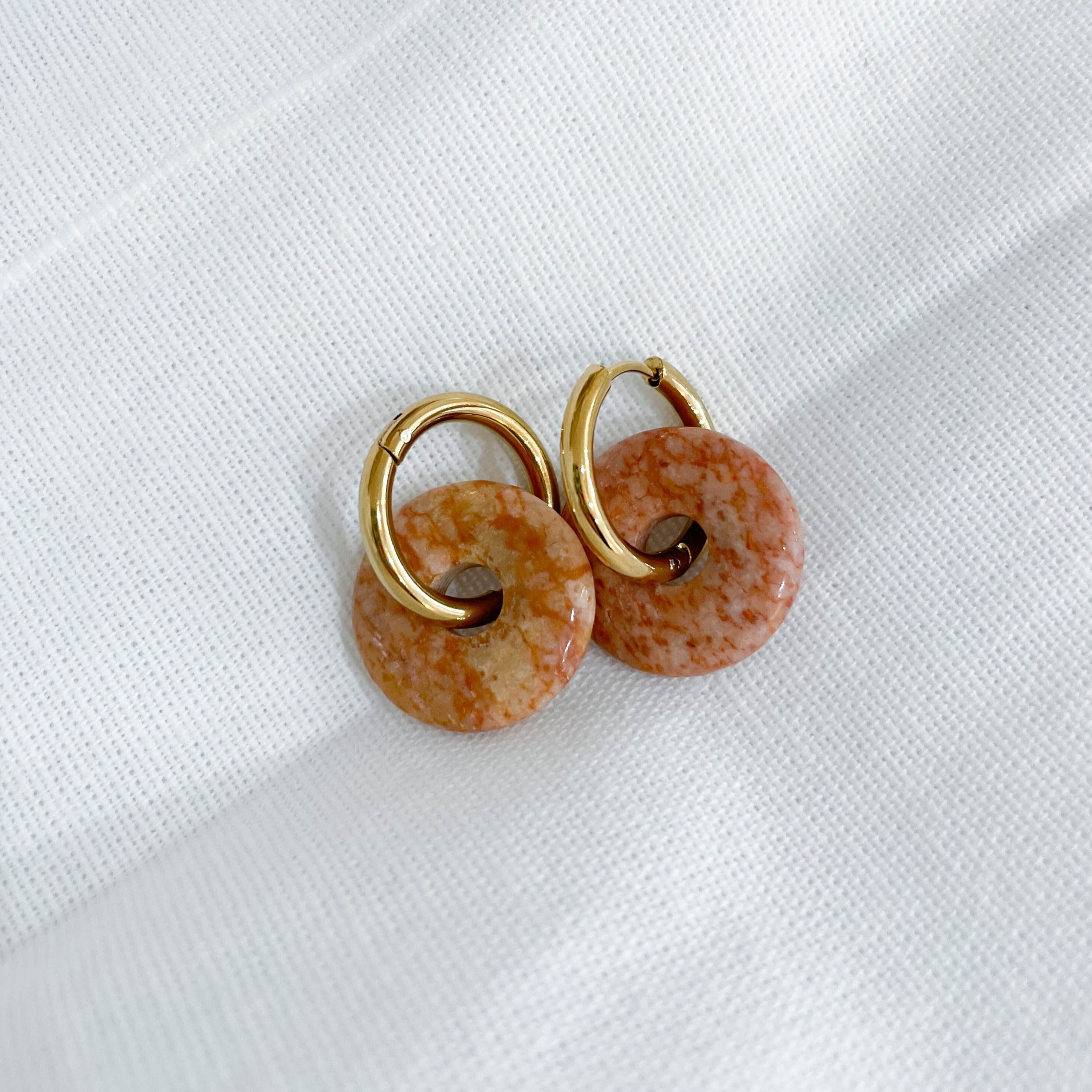 Aurea – Creolen mit Edelstein-Donuts