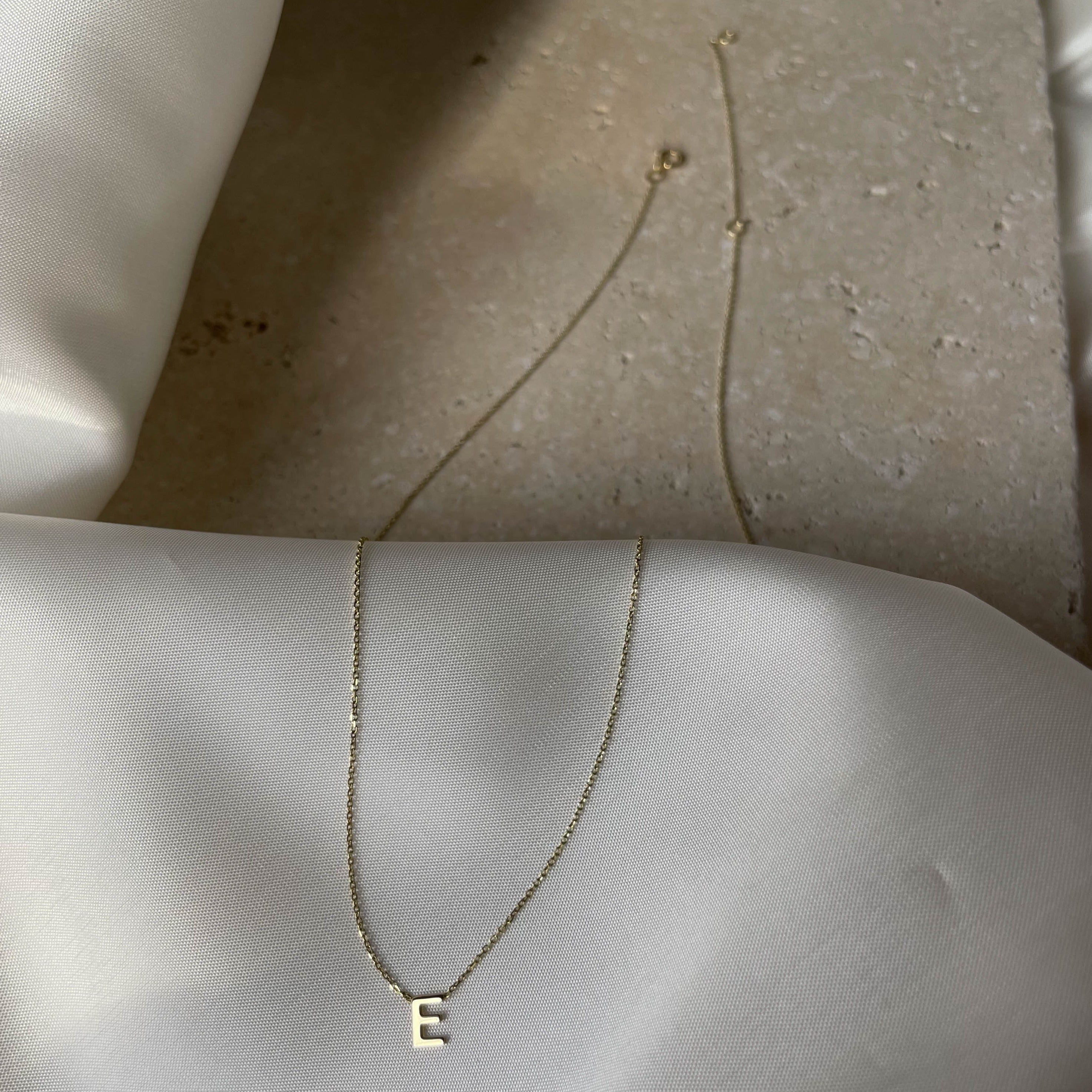 YOU – zarte Echtgold-Buchstaben-Halskette