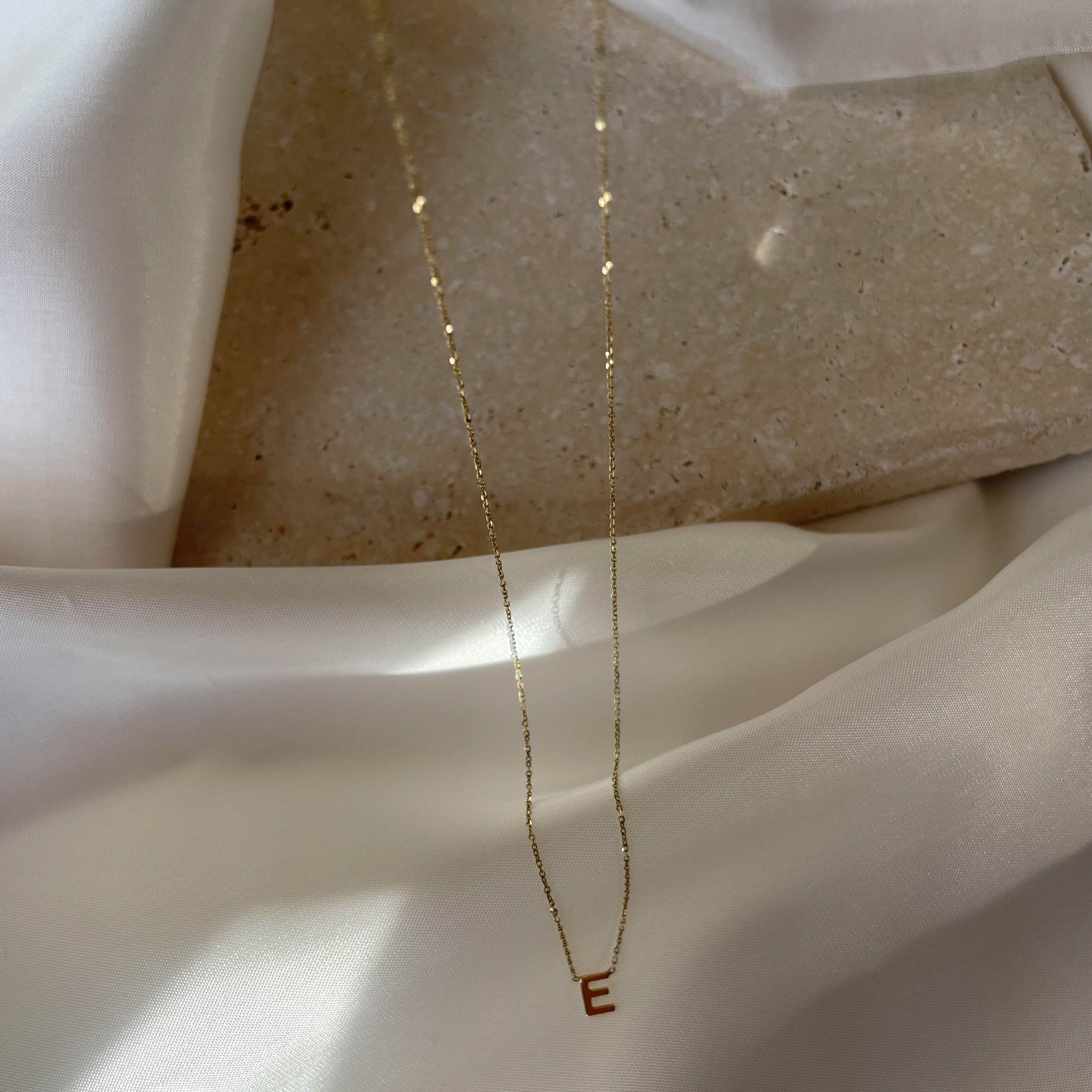 YOU – zarte Echtgold-Buchstaben-Halskette