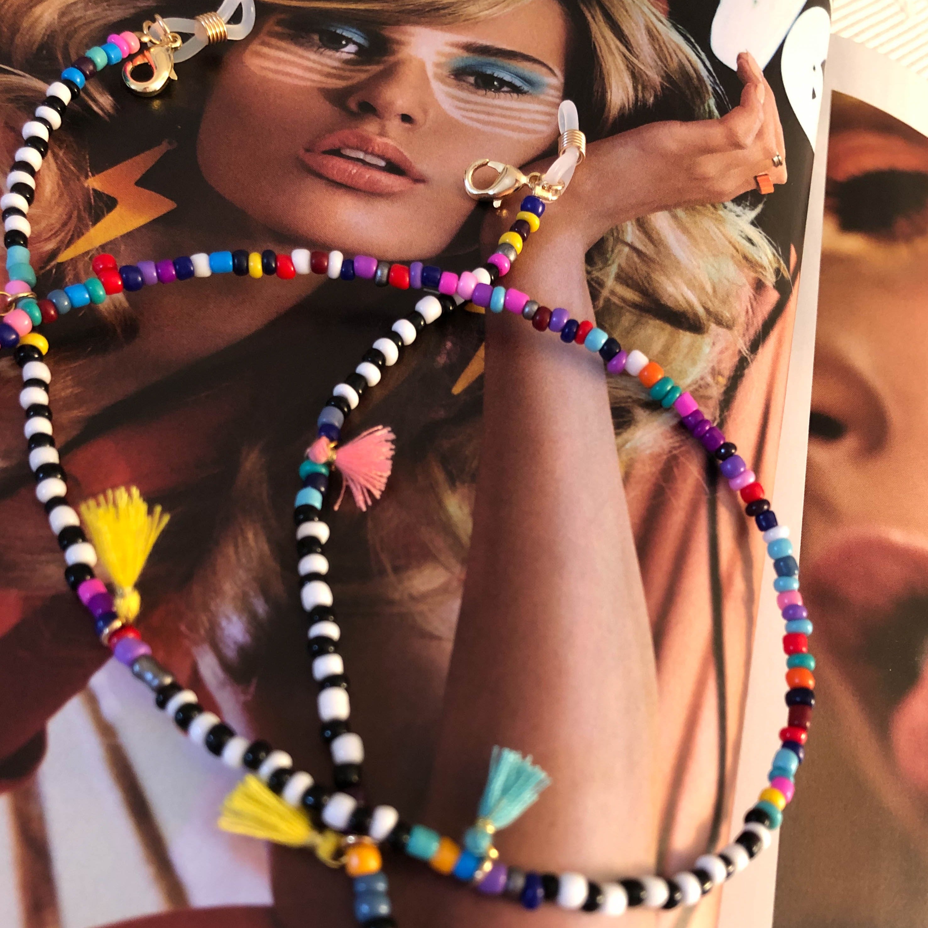 Bunte Masken-/Brillenkette