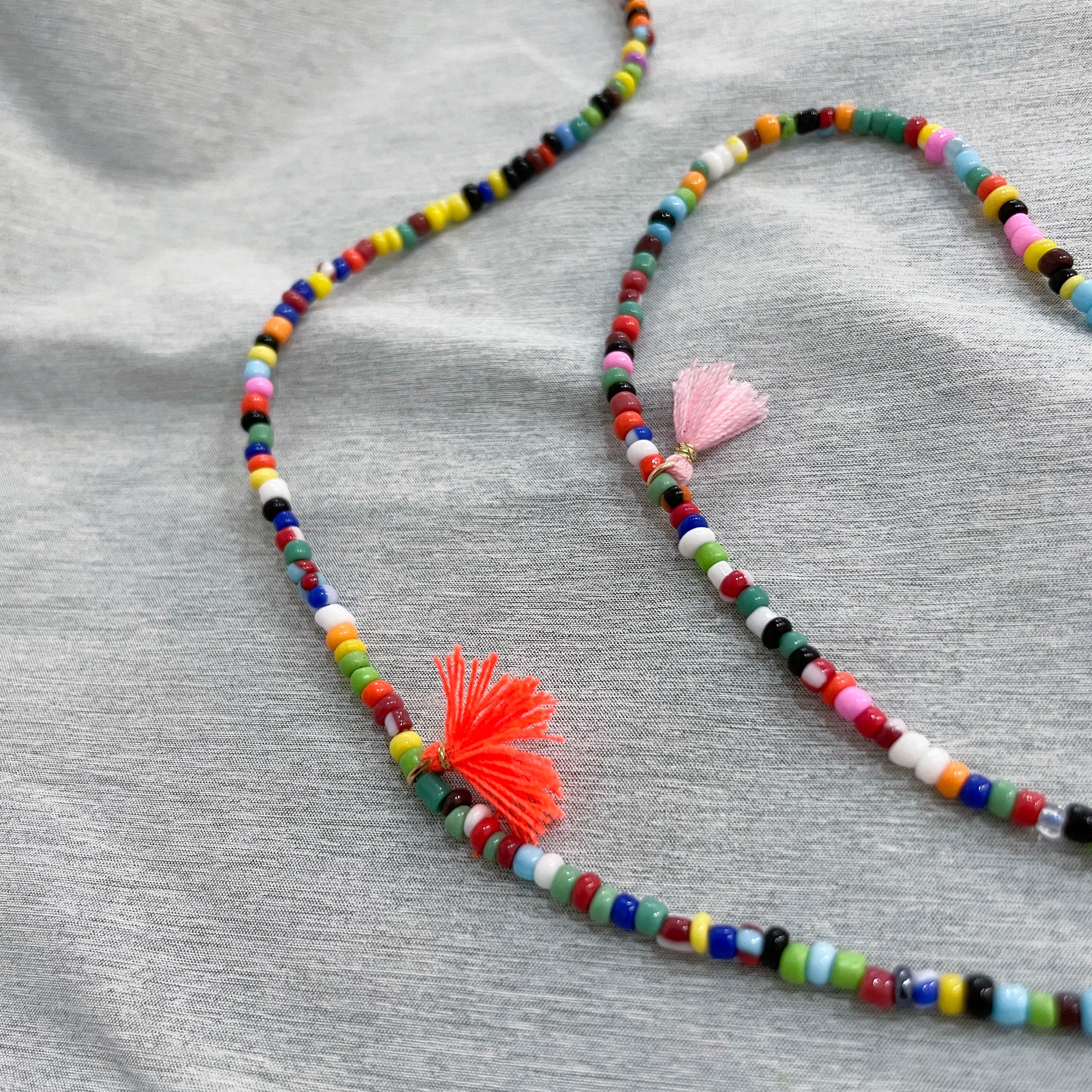 Bunte Masken-/Brillenkette