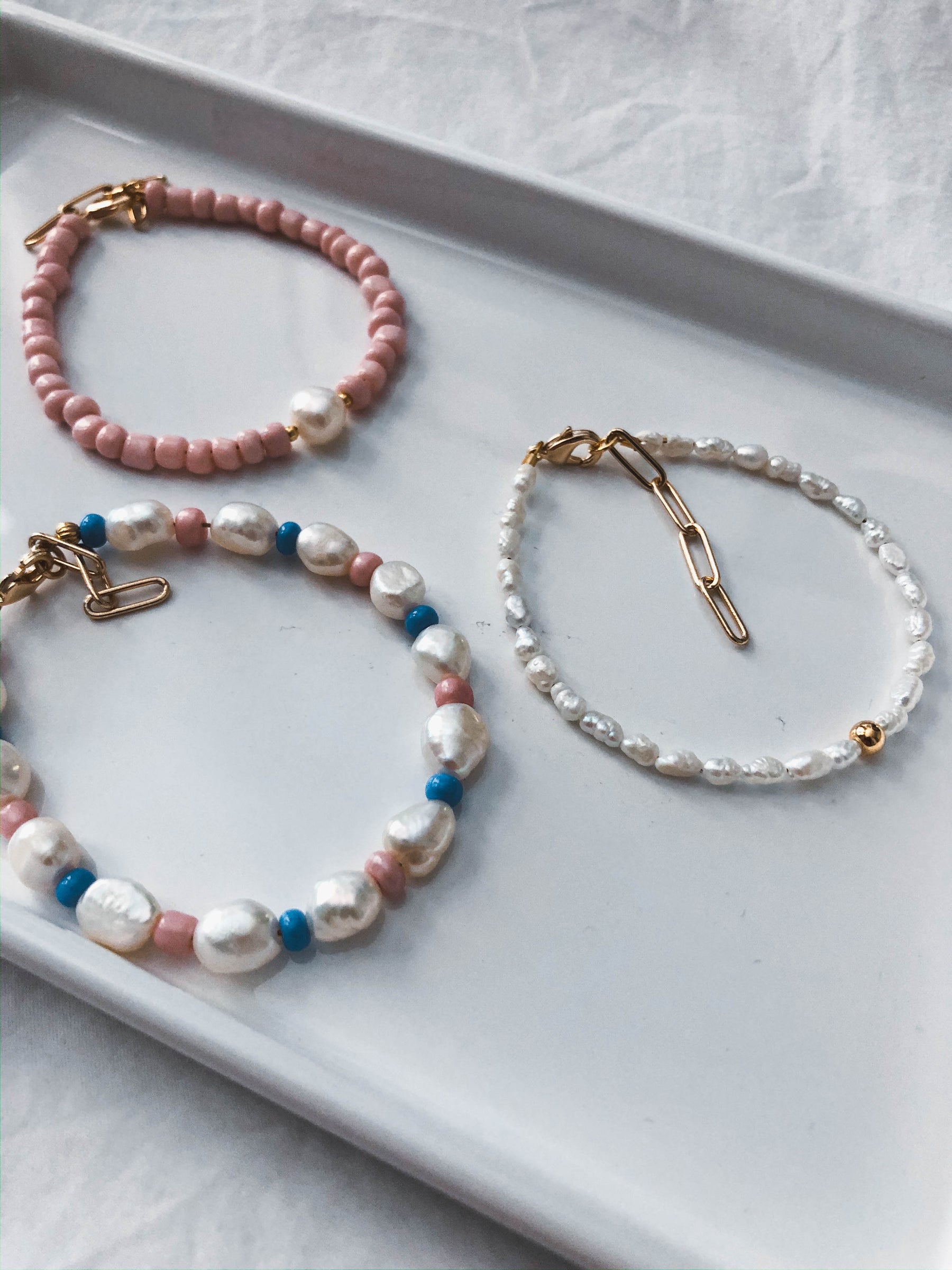 Carla - Süßwasserperlen-Halskette mit Goldperle