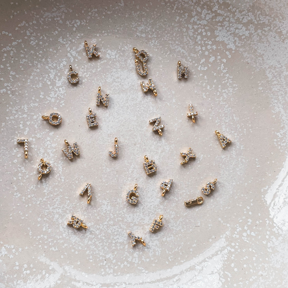 YOU - Letter Halskette mit Zirkonia Steinchen