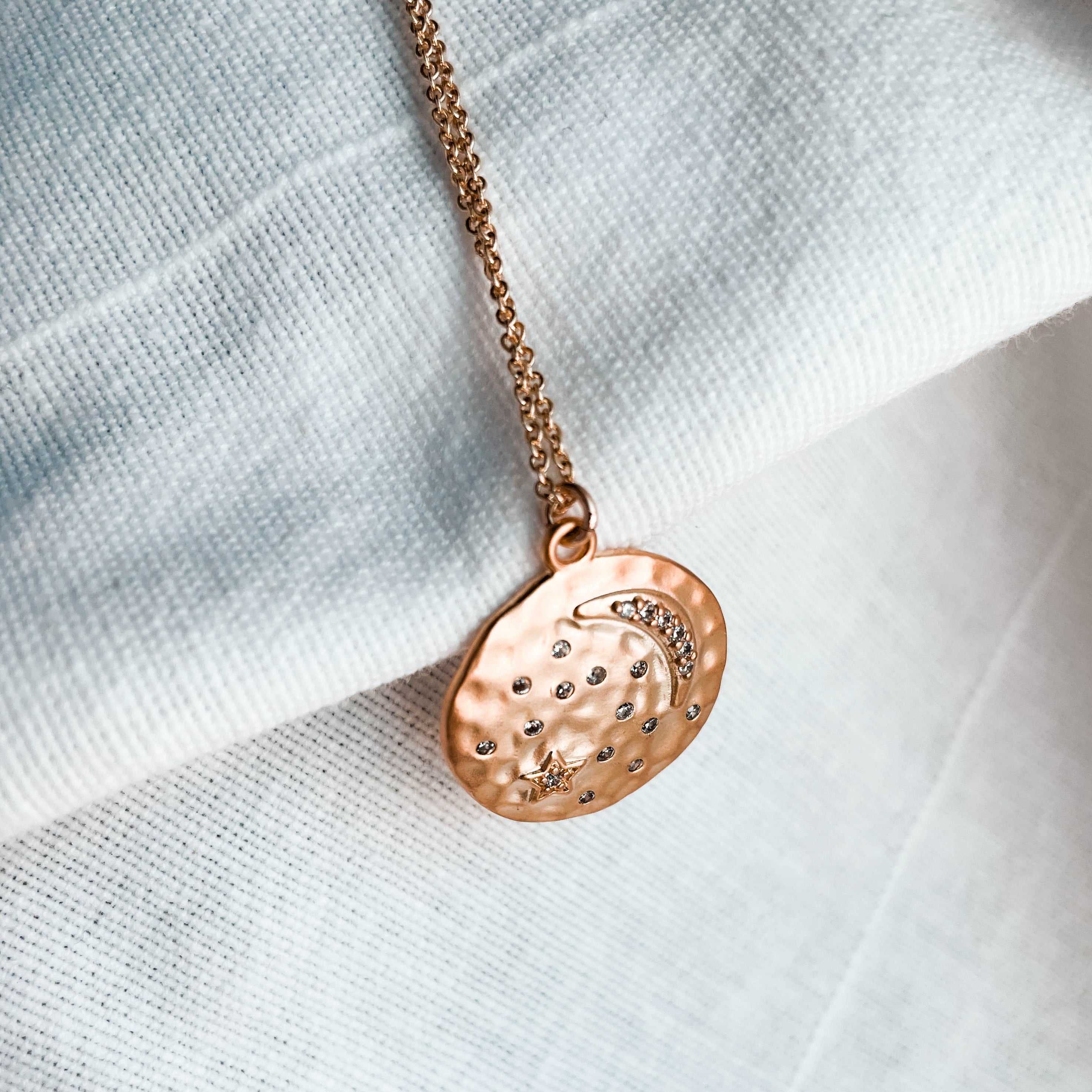 The Universe - lange 24k vergoldete Kette mit Gold filled Anhänger