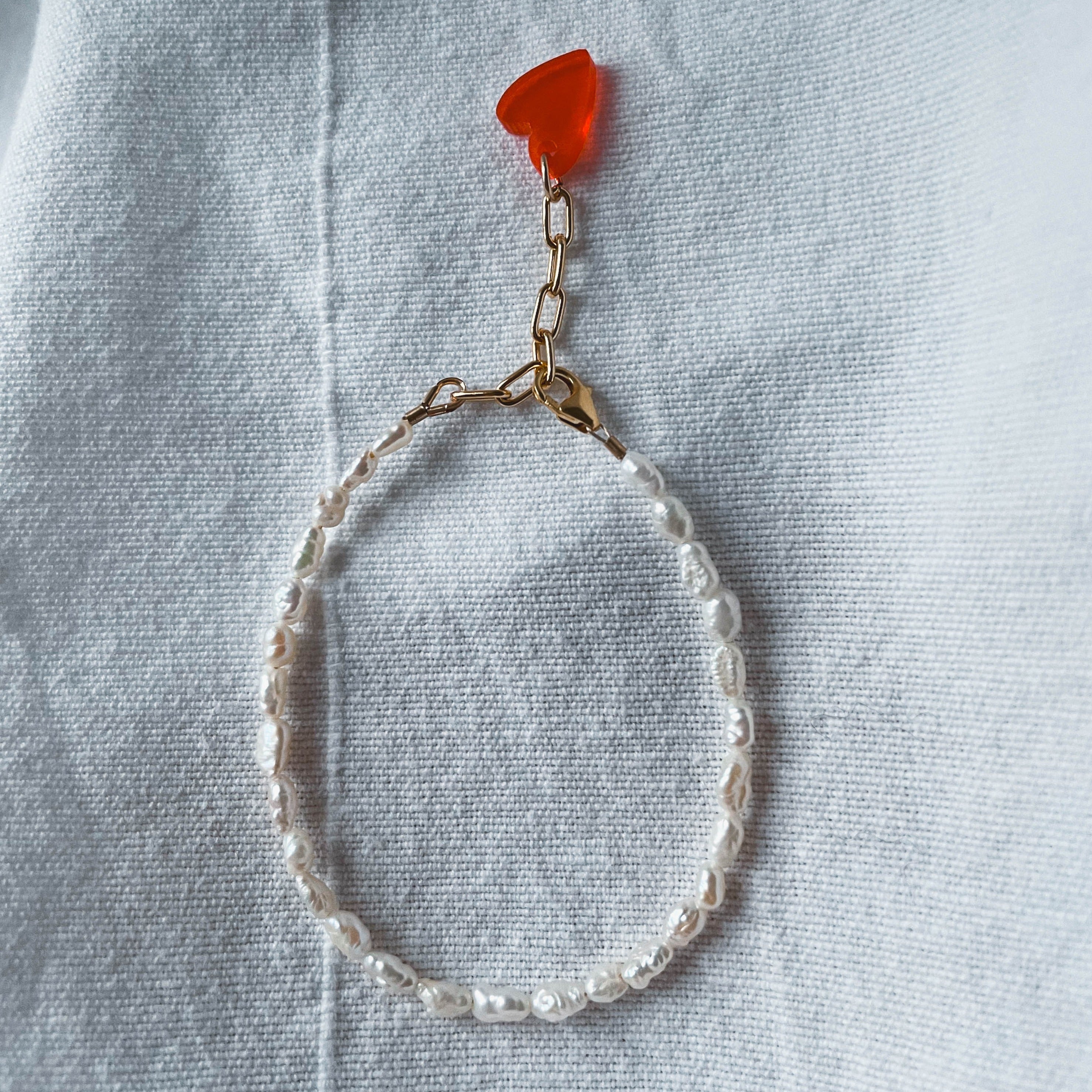 Valentina - Reines Süßwasserperlen-Armband mit Herz-Anhänger (in 3 Farben)