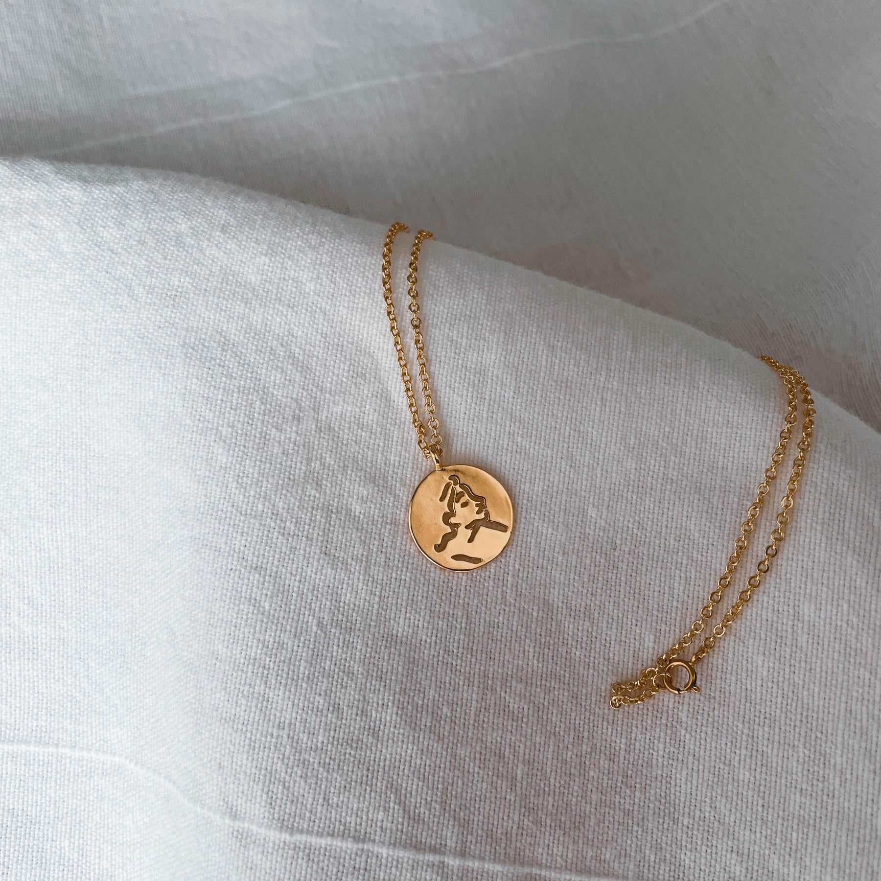 Yvi - 18k vergoldete Kette mit 18k vergoldetem Anhänger
