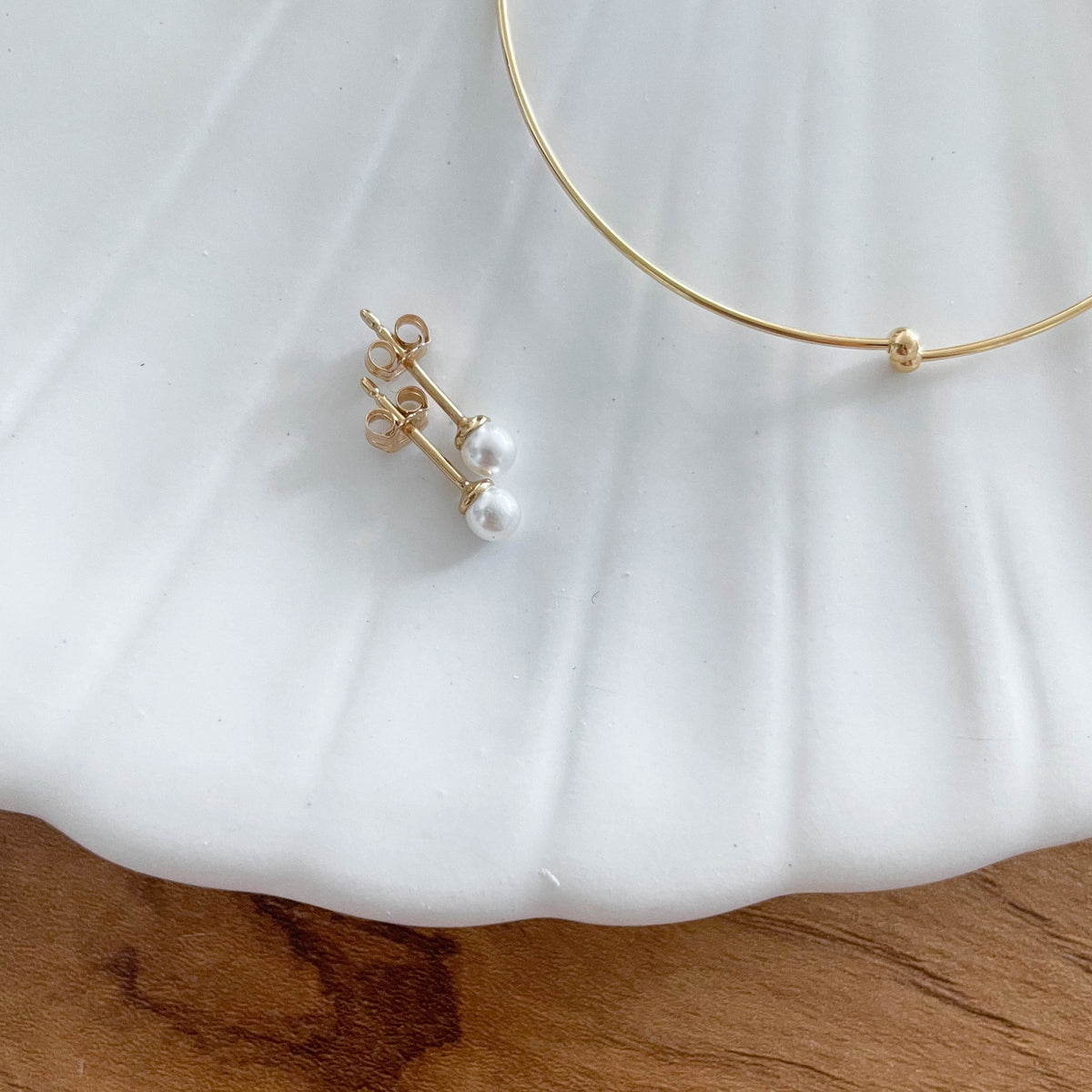 Fini – kleine Perlenohrstecker Gold filled