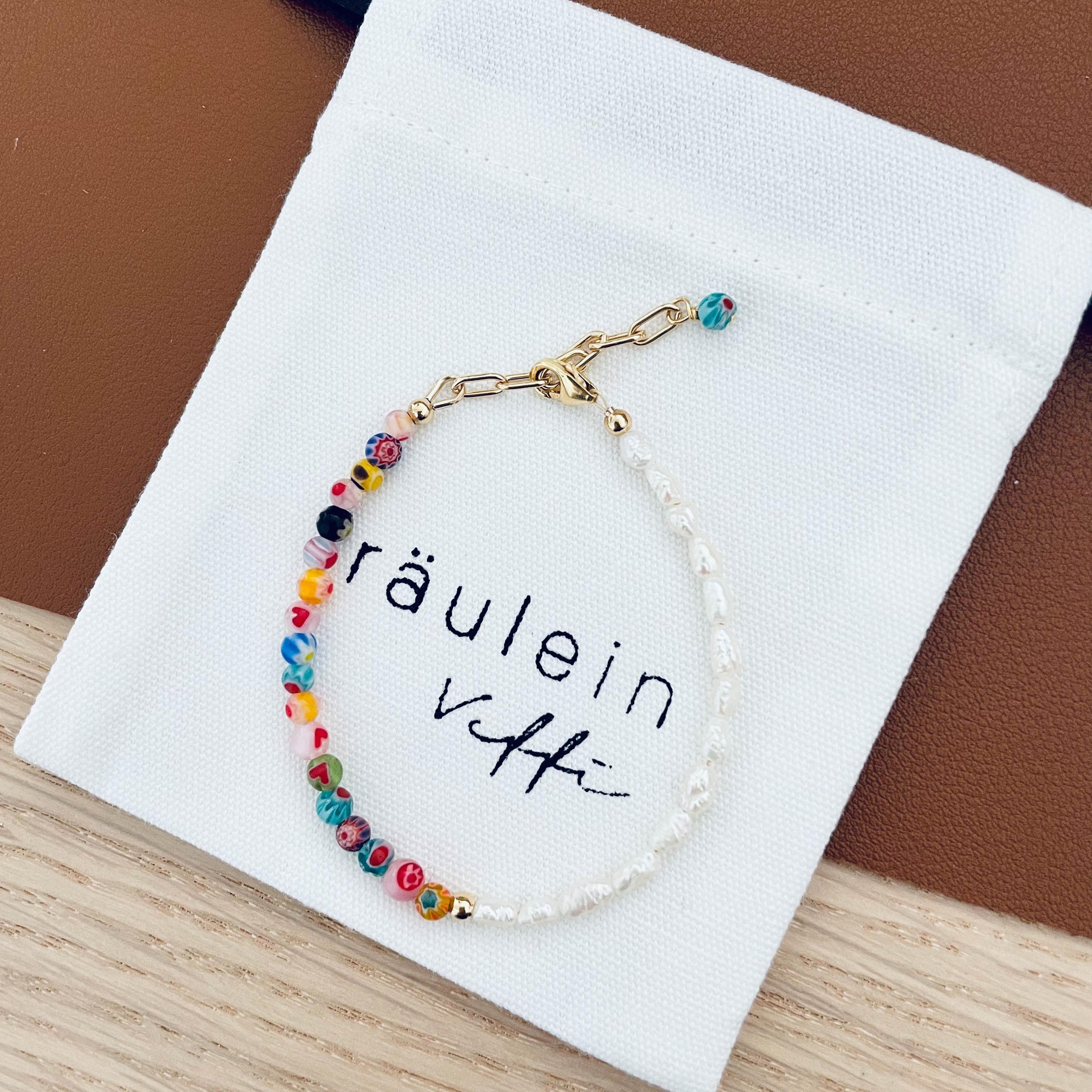 Livi - Süßwasserperlen-Armband mit bunten Glasperlen