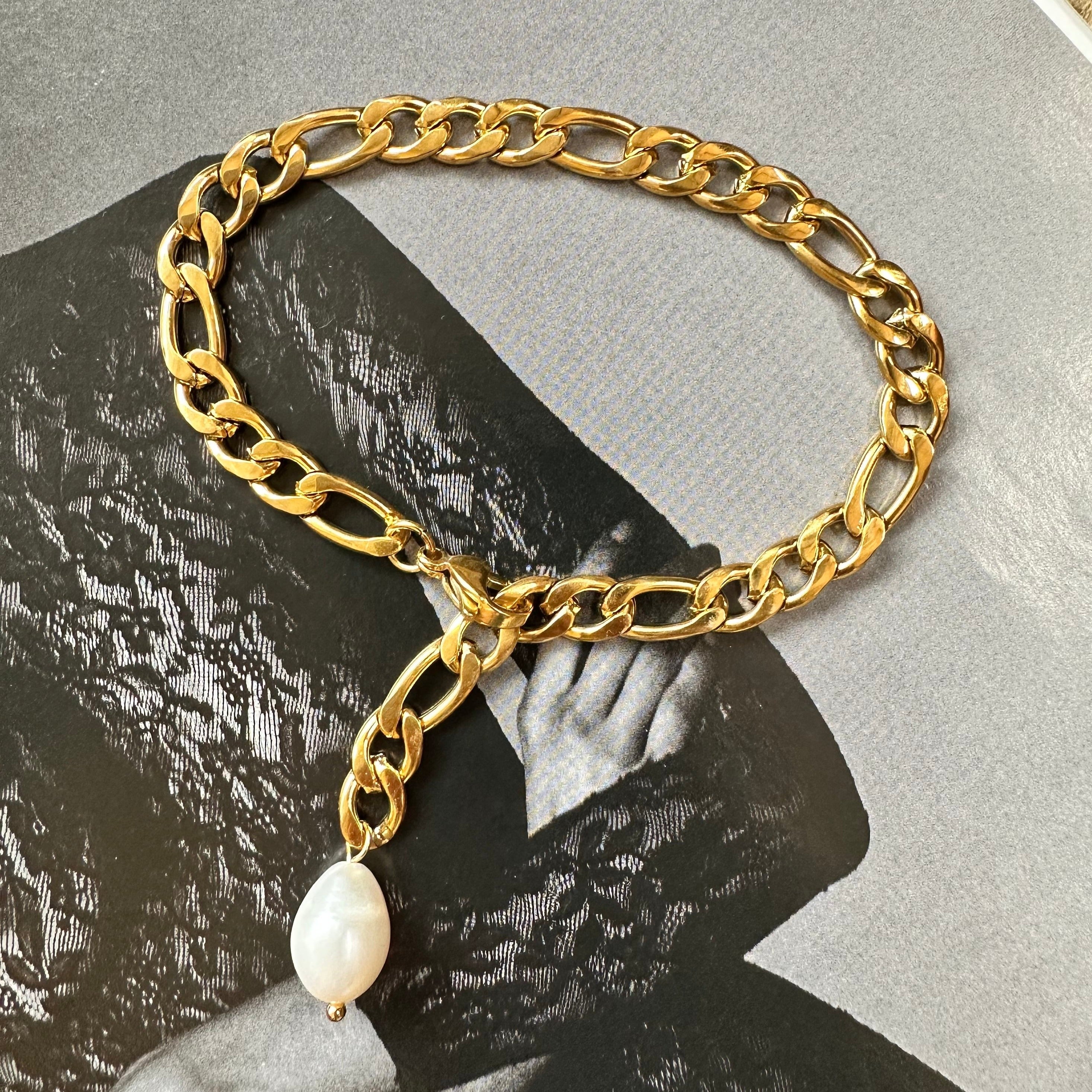 Flora - Chunky Gliederarmband mit Süßwasserperlen-Anhänger
