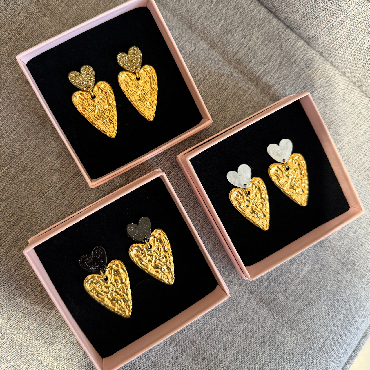 Gehämmerte Doppelherz Ohrstecker