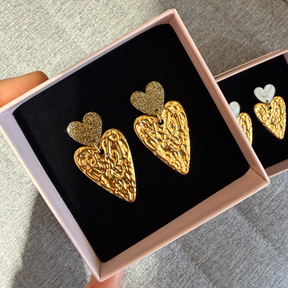 Gehämmerte Doppelherz Ohrstecker