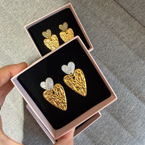 Gehämmerte Doppelherz Ohrstecker