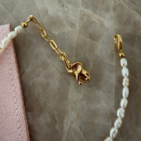 Lucky Elephant - Reines Süßwasserperlen-Armband mit Elefant-Anhänger
