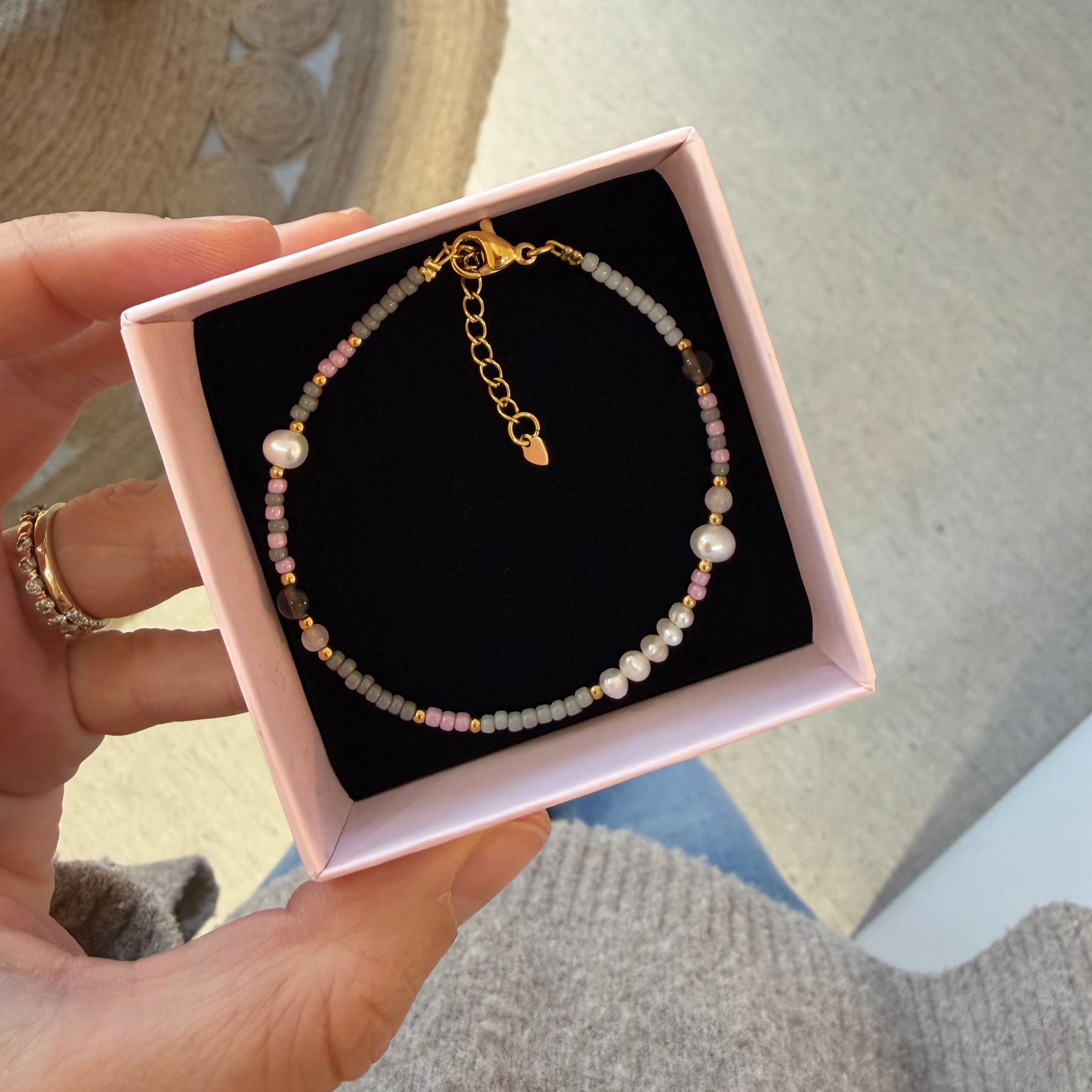 Bondi - Bunte Halskette oder Armband mit Süßwasserperlen & Edelsteinen