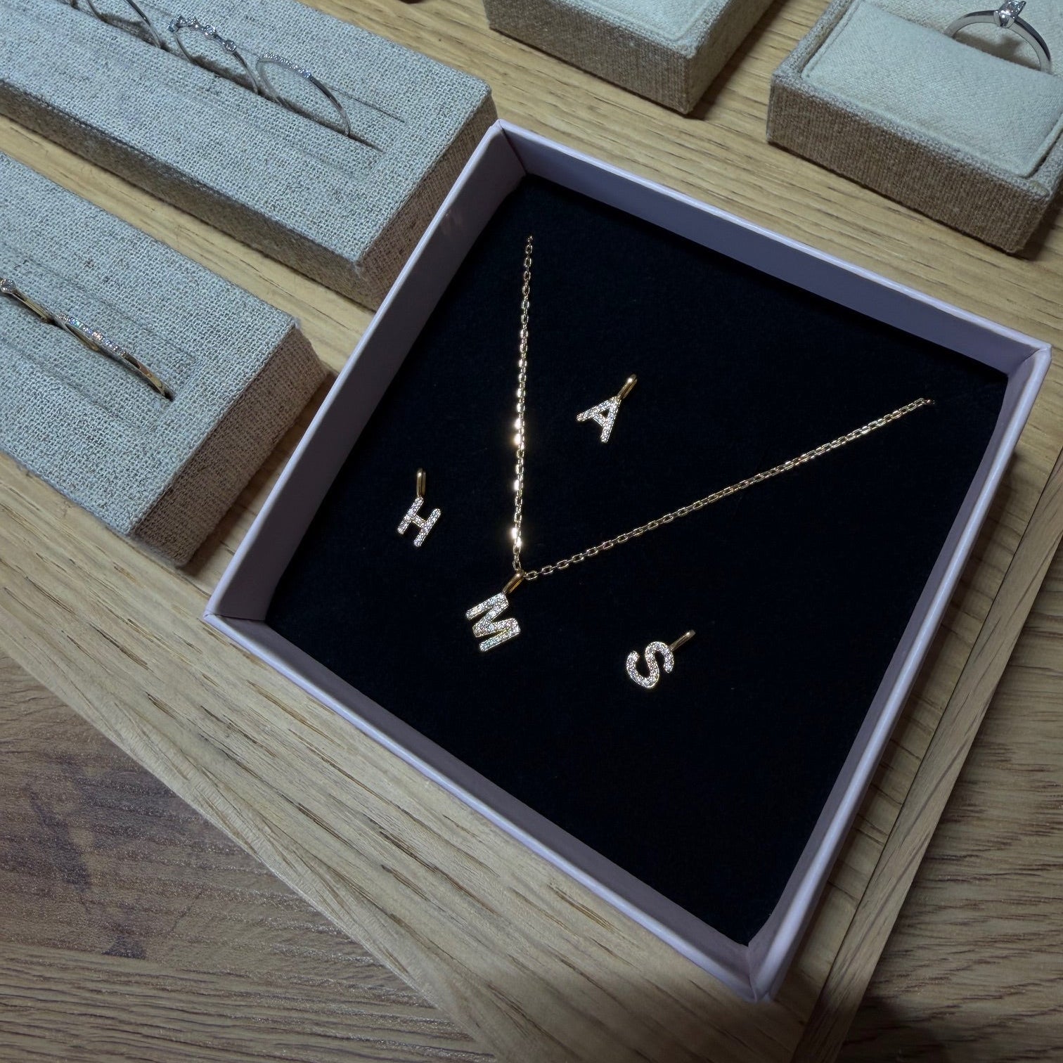 YOU - Gold Vermeil Letter Halskette mit Zirkonia Steinchen