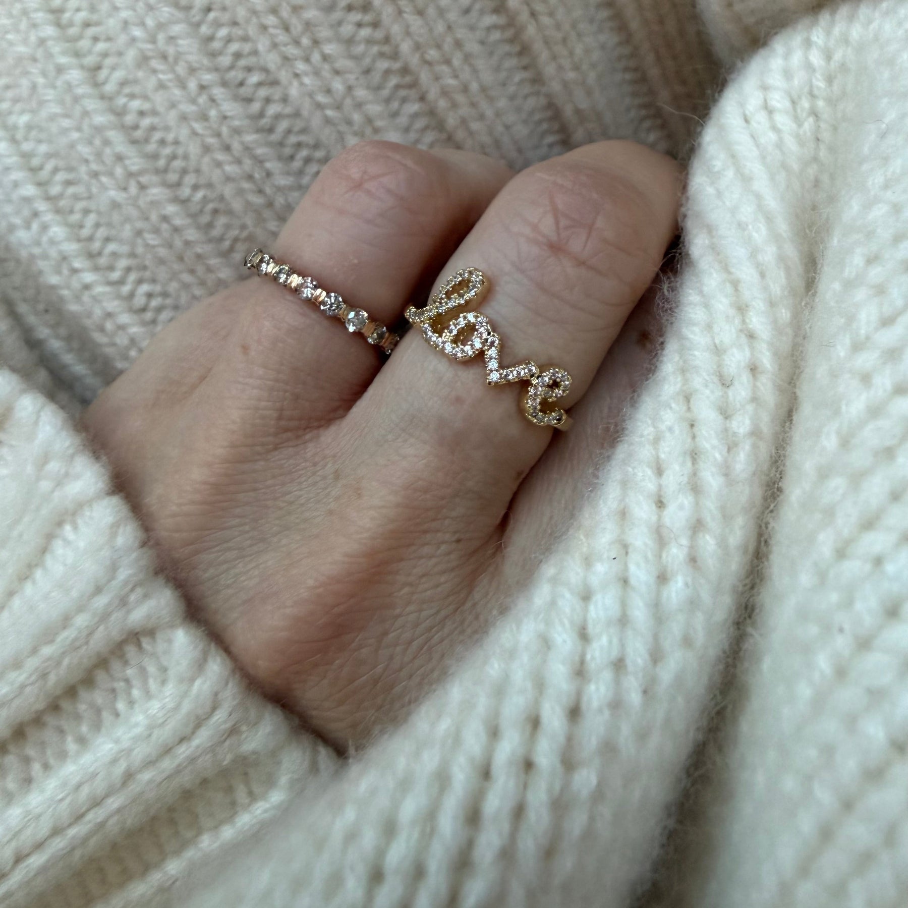 Love Ring mit Zirkonia Steinchen