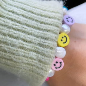 Happy Peppi - Süßwasserperlen-Armband mit bunten Smiley-Elementen (auch als Mini-Hoops und Choker erhältlich)