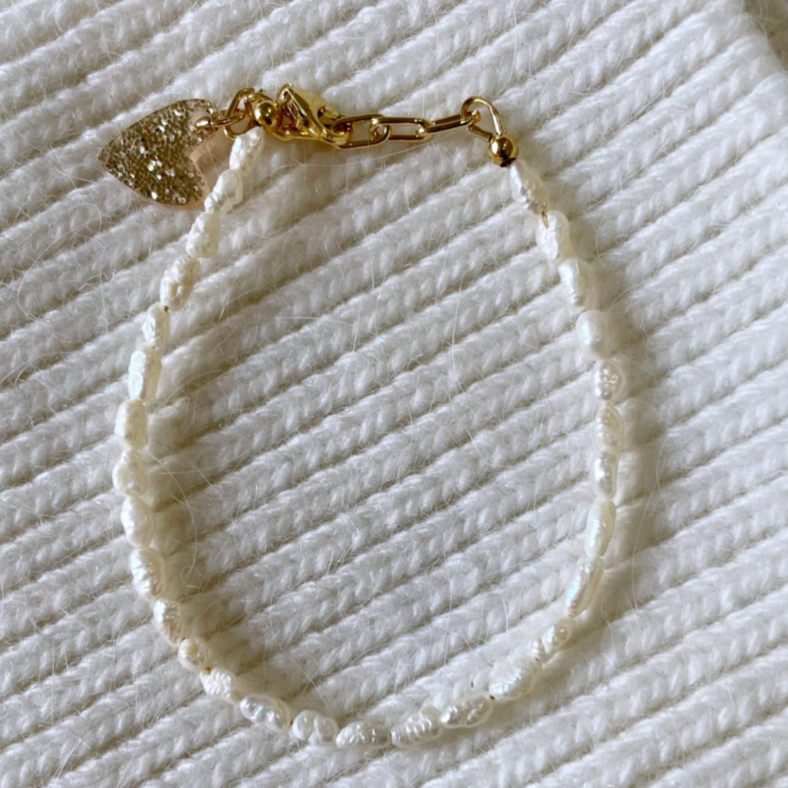 Valentina - Reines Süßwasserperlen-Armband mit Herz-Anhänger (in 3 Farben)