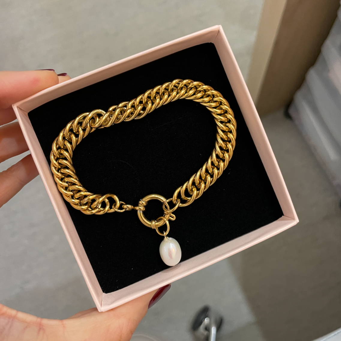 Flora - Chunky Gliederarmband mit Süßwasserperlen-Anhänger