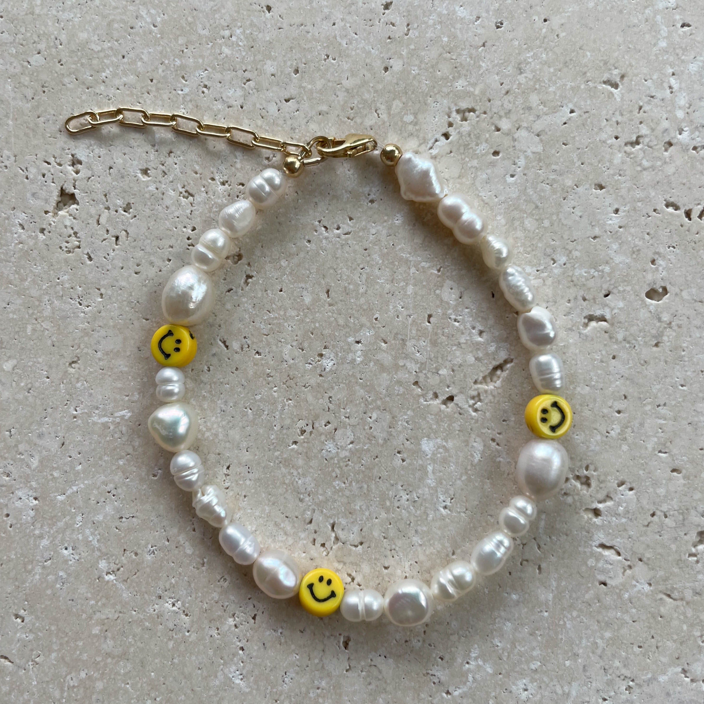 Polly - Armband aus unregelmäßigen Süßwasserperlen