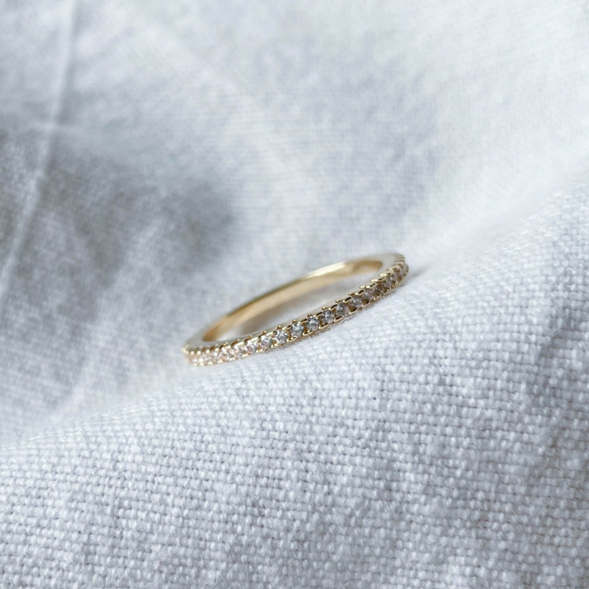Memory - zarter Ring mit endlosen Zirkoniasteinen