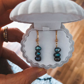 La Mer - Vergoldete Mini Creolen mit Süßwasserperlen (Bleu de mer)