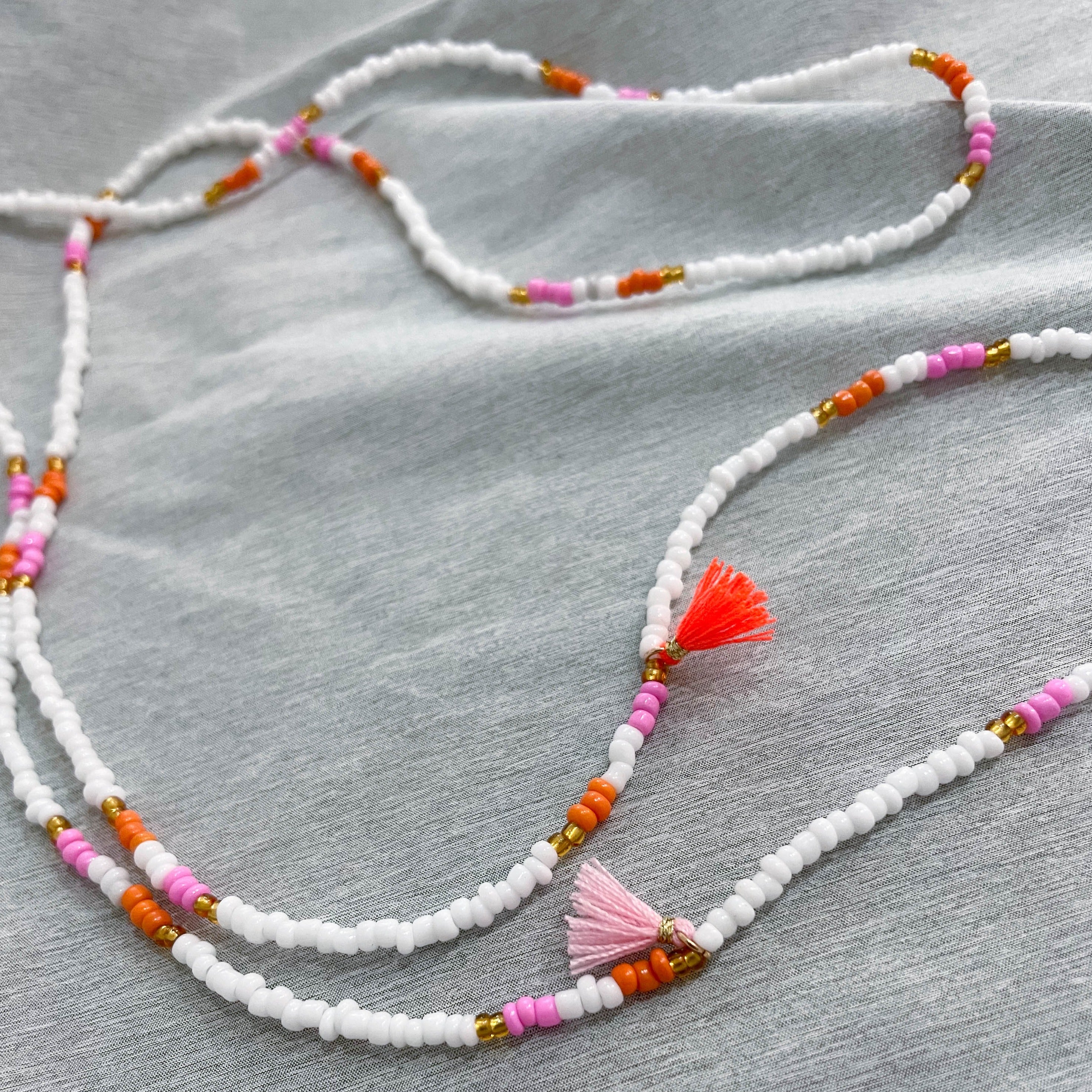 Bunte Masken-/Brillenkette