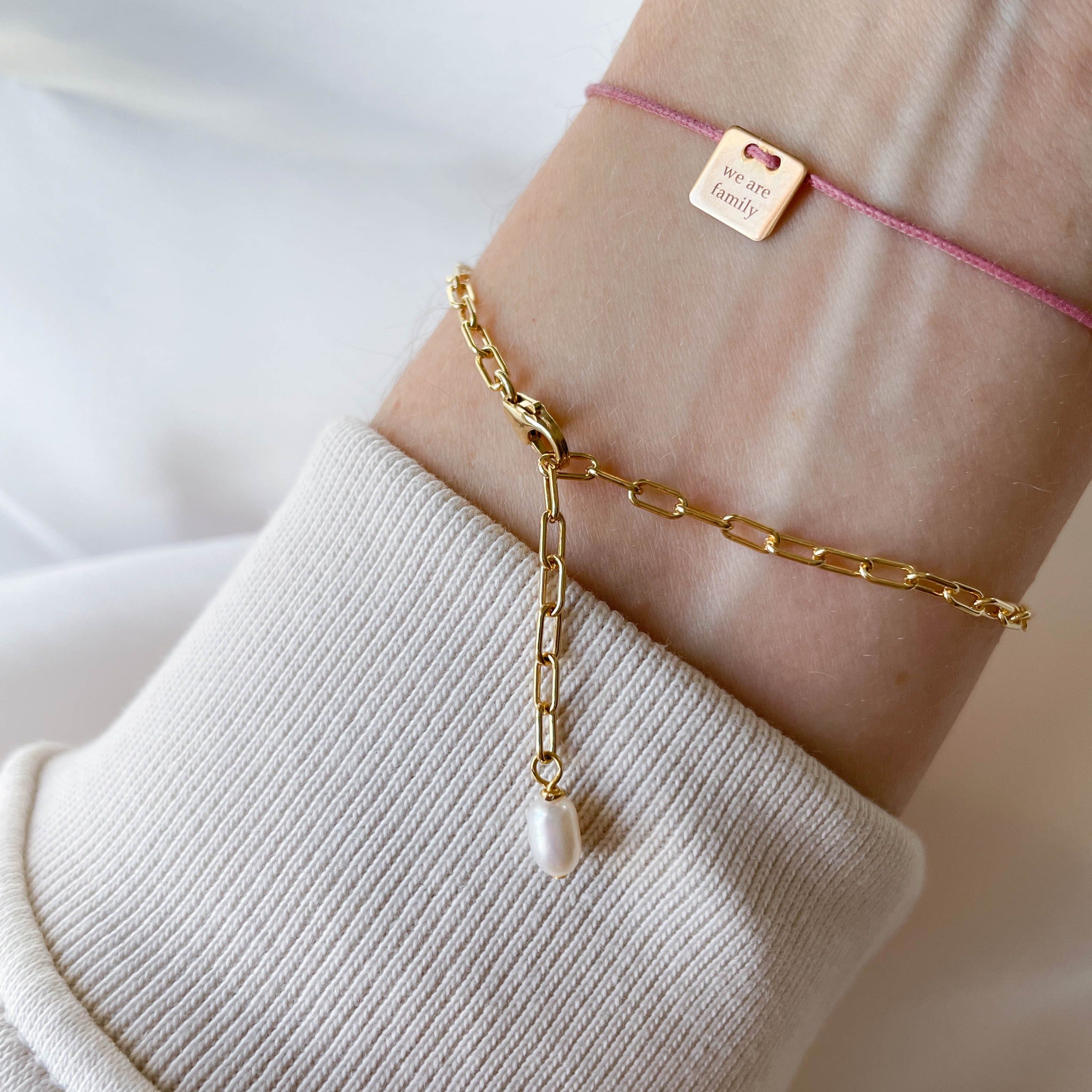 Florence - 18k hochwertig vergoldetes Glieder-Armband mit Süßwasserperlen-Anhänger