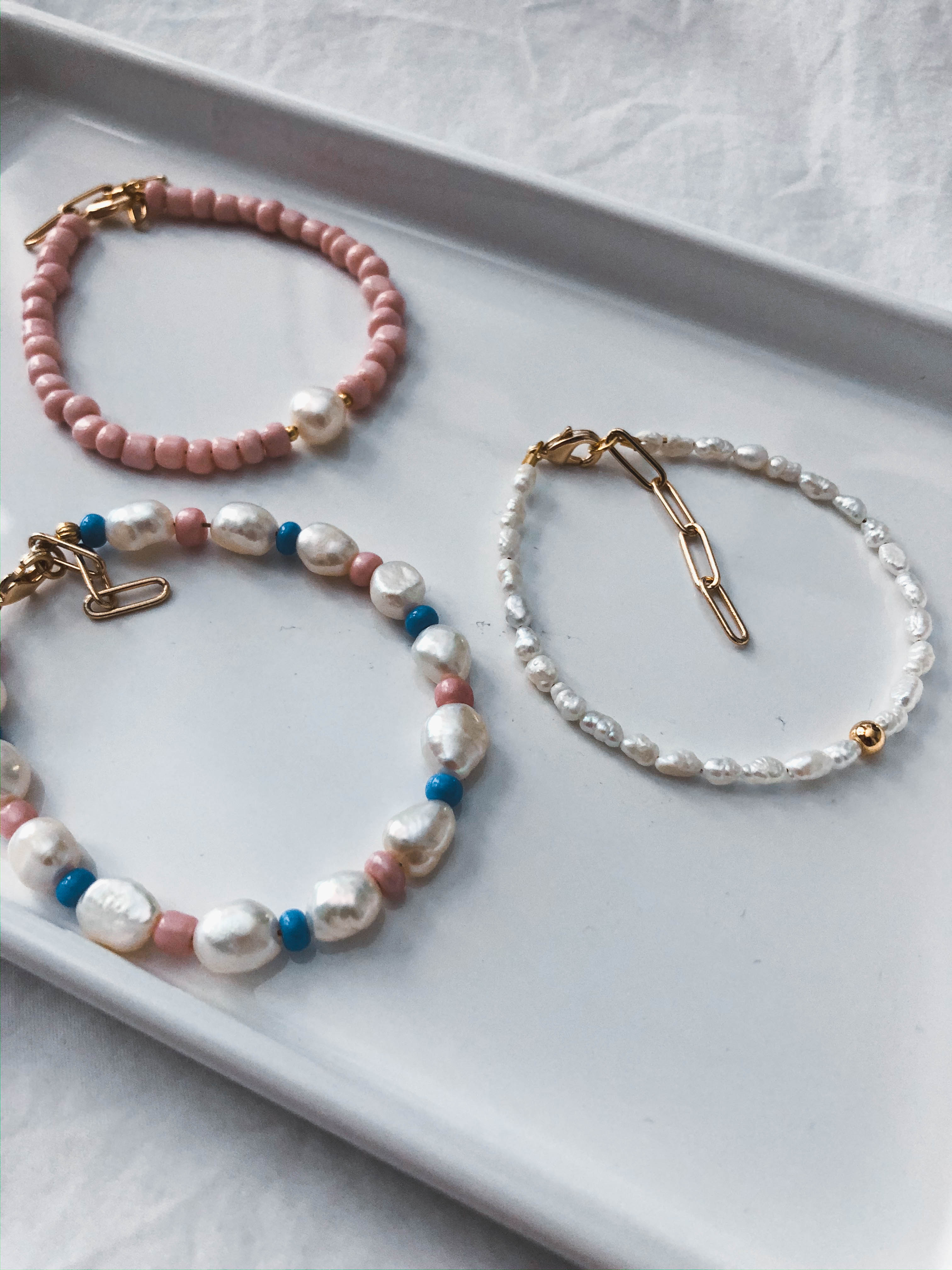 Carla - Reines Süßwasserperlen-Armband mit Gold- oder Silberperle