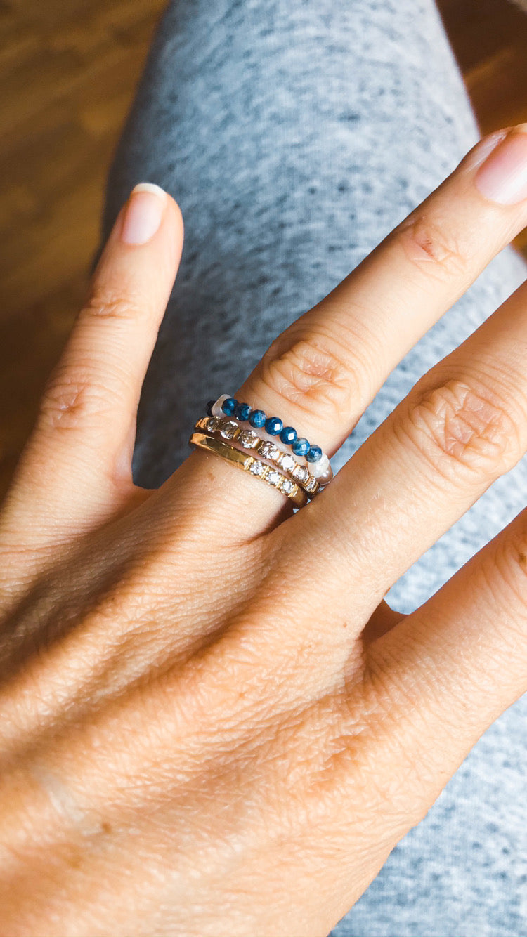 Edelstein - Ring in verschiedenen Heilstein-Varianten